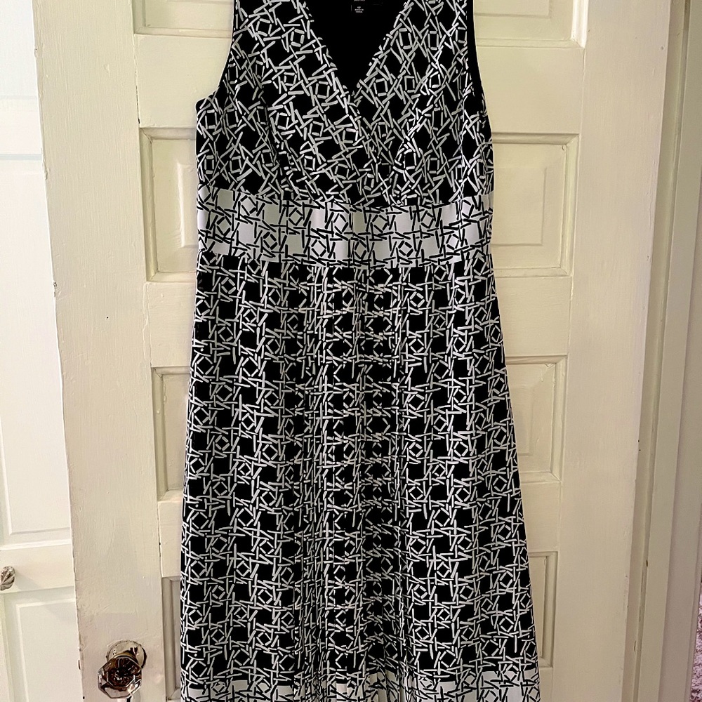 Liz Claiborne size 12 Black and white dress. Like new, only worn once.